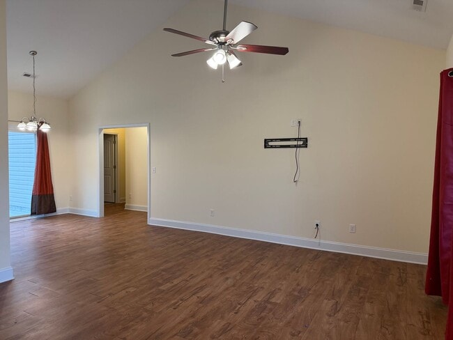 Building Photo - 4 BR Home in Quiet Neighborhood