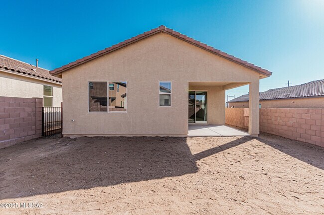 Building Photo - 9253 N Agave Gold Rd