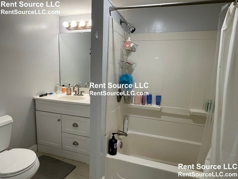 Building Photo - 73 Thorndike St