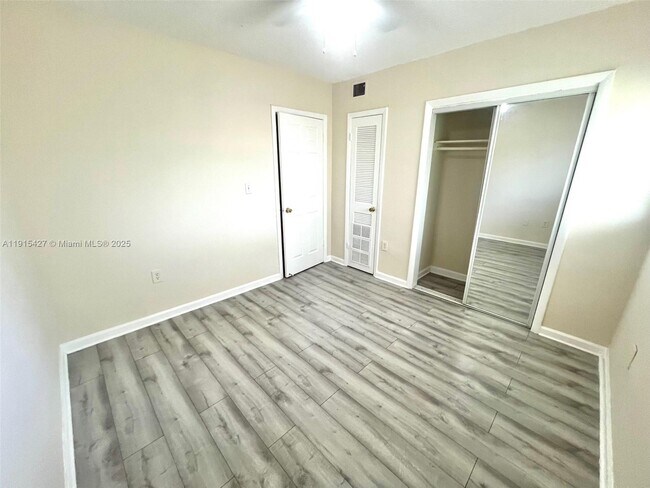 Building Photo - 7626 NE 6th Ct