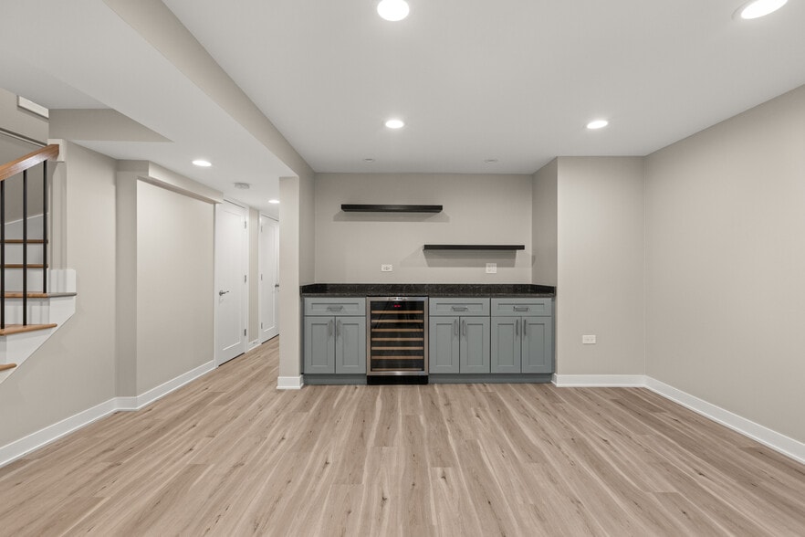 Building Photo - 3608 W Diversey Ave