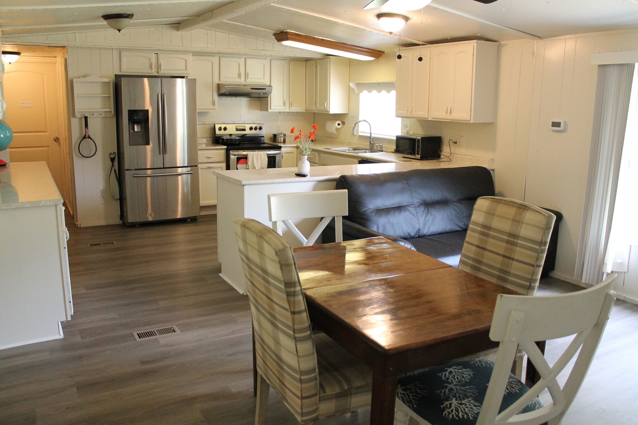 living area shared with one other unit - 2011 Miller Rd