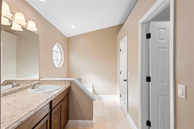 Building Photo - 707 Brightview Dr