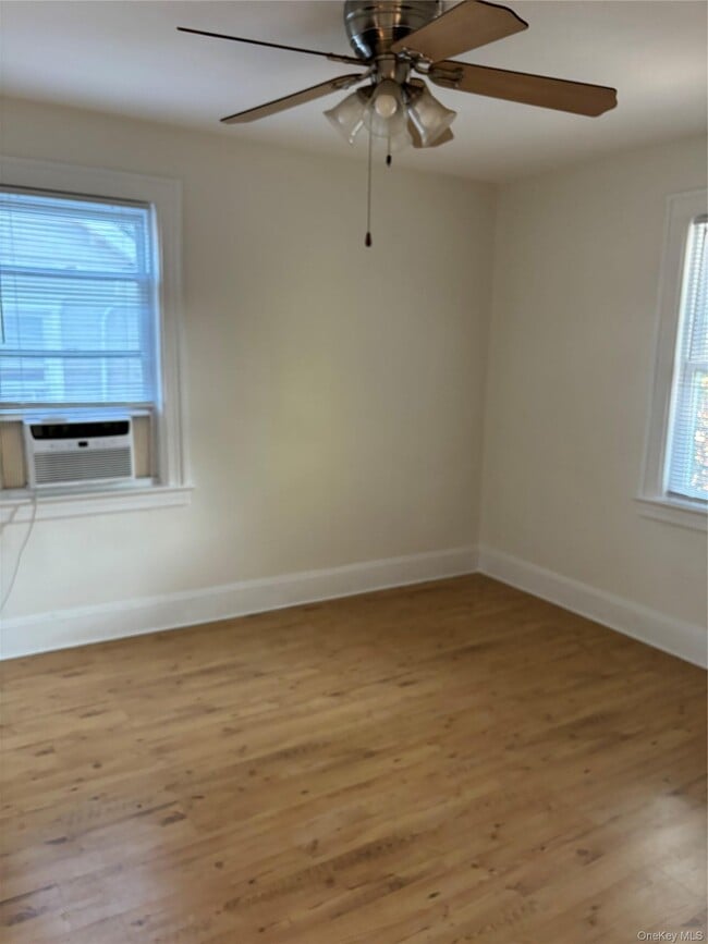 Building Photo - 181 Violet Ave