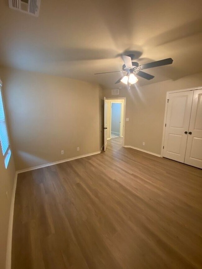 Building Photo - Spacious 4 Bed | 2 Bath | Large backyard | Bixby