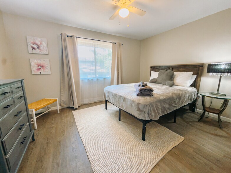 Building Photo - 2300 SW 43rd St