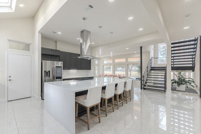 Building Photo - 6510 Sussex Ct