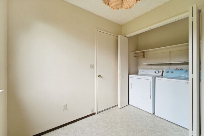 Building Photo - 0887