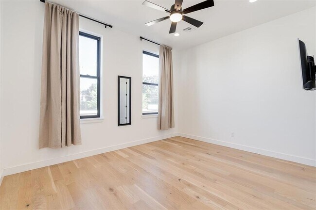 Building Photo - 827 NW 8th St