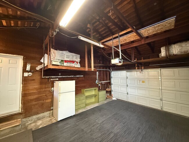 Building Photo - 1020 Highland Ave