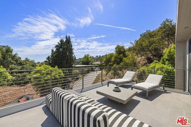 Building Photo - 2756 Westshire Dr