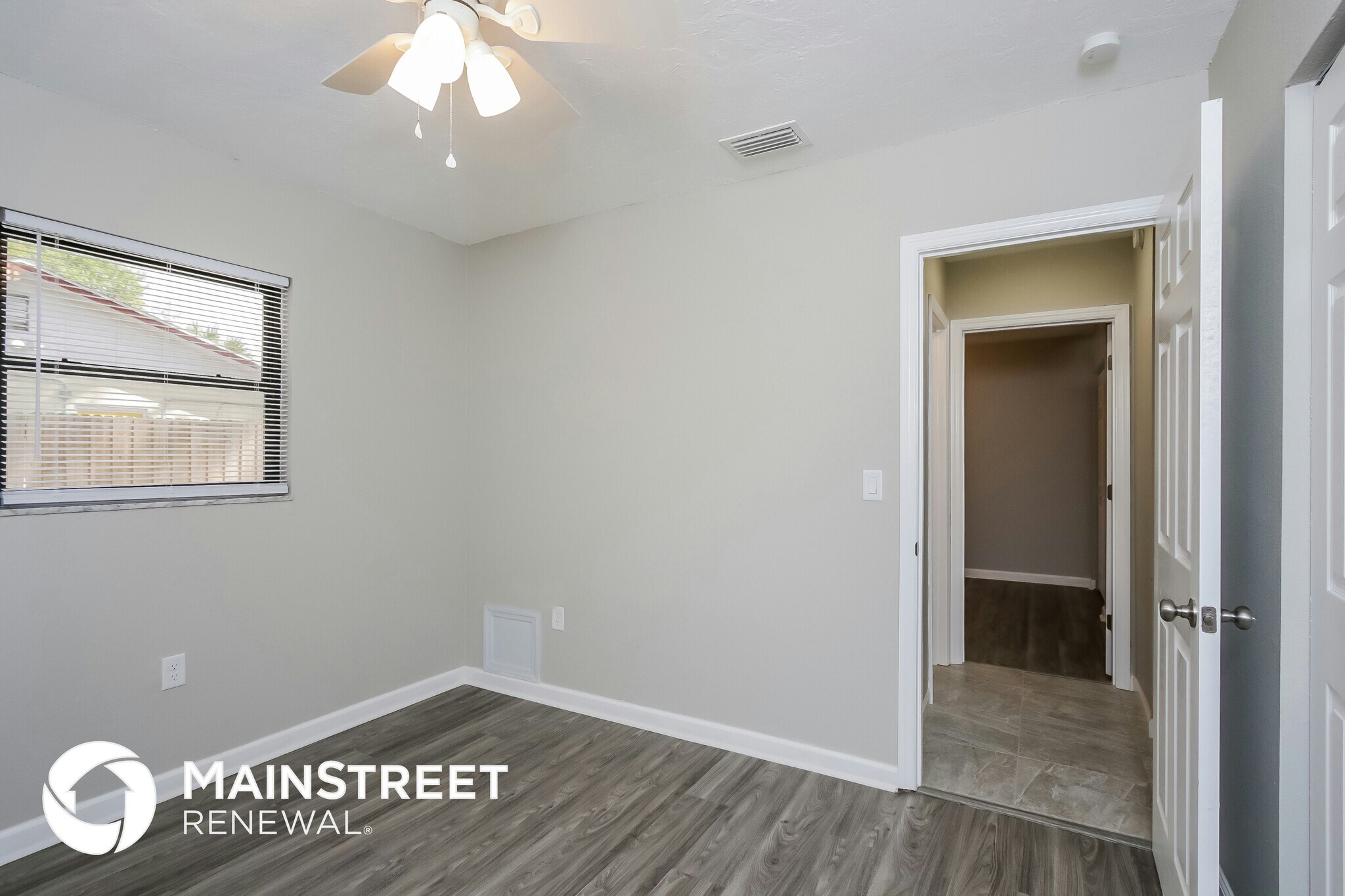 Building Photo - 816 65th Ave W