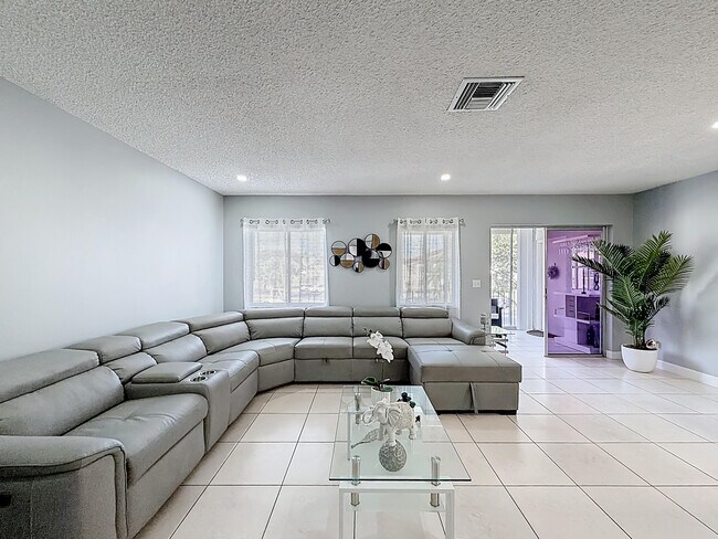 Building Photo - 3586 La Playas Ct