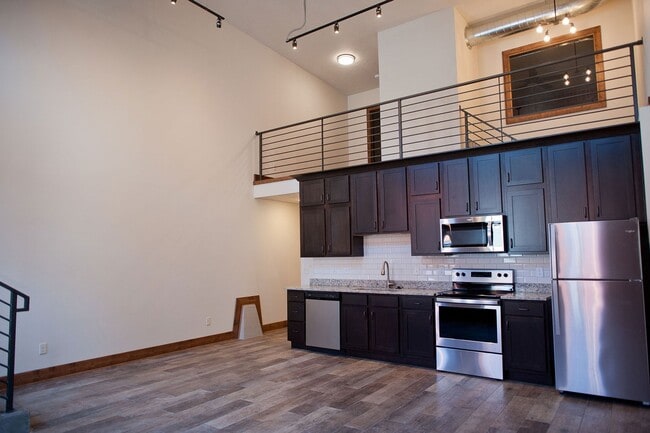 Building Photo - 518 W College St