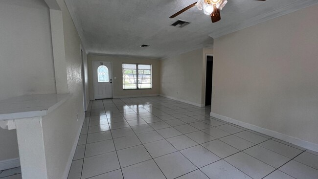 Building Photo - 2748 SW 8th St
