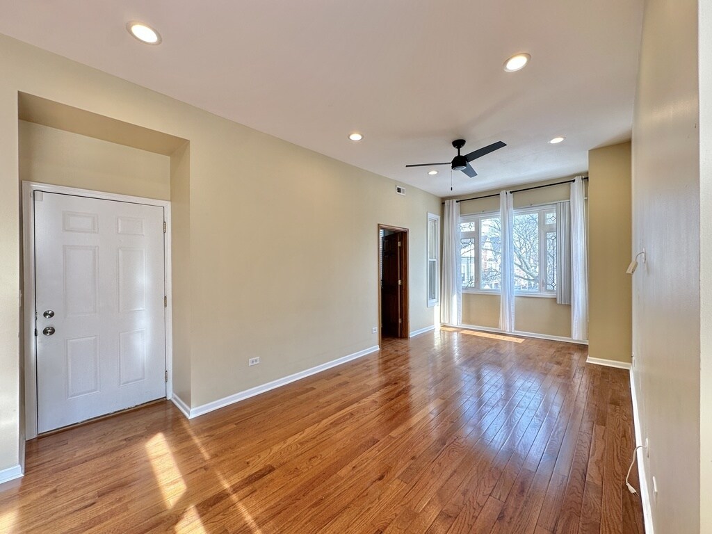 Building Photo - 2020 N Hamlin Ave