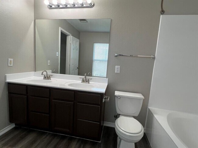 Building Photo - 13120 Dearbonne Dr