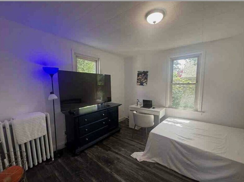 Building Photo - 30 Park St