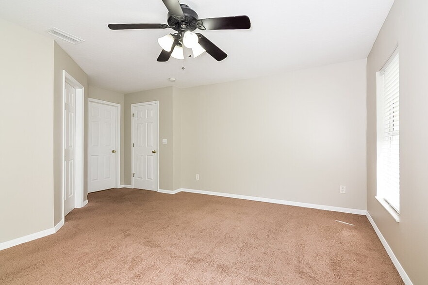 Building Photo - 406 Chimney Rock Dr