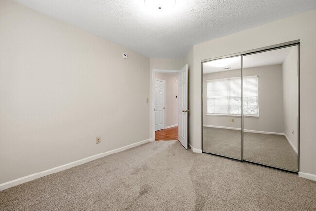Building Photo - 3013 Redbud Ct