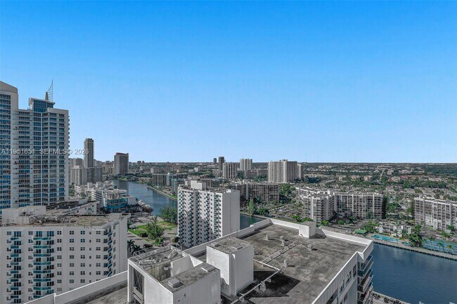 Building Photo - 2711 S Ocean Dr