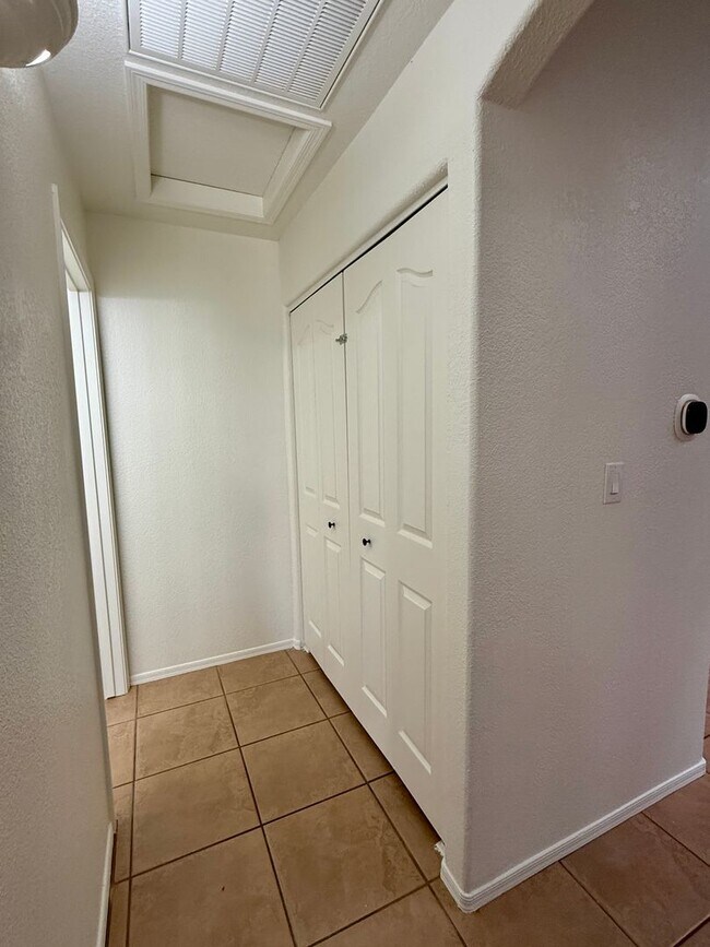 Building Photo - 3108 S Ragen Dr