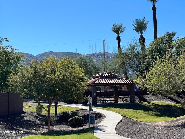 Building Photo - 836 E Constance Wy