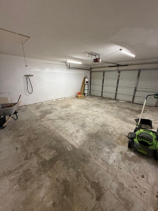 Building Photo - Move-in special $500 off your first full month. Are you ready to move !!Brick four bedroom two ba...