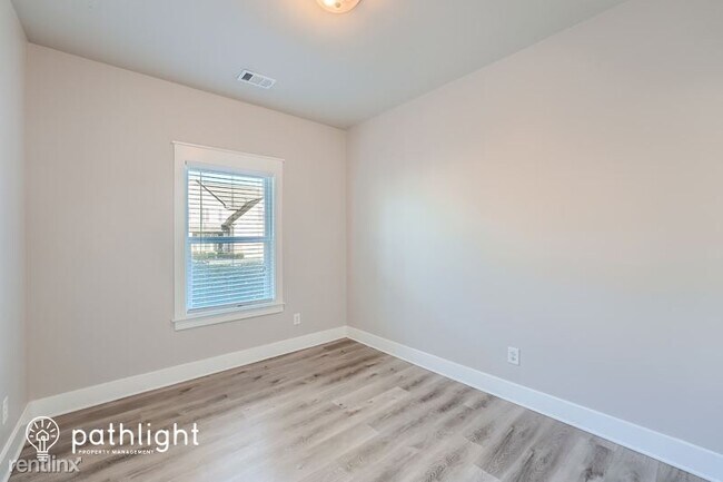 Building Photo - 5 br, 3 bath House - 2501 Wevok Way SE UNIT