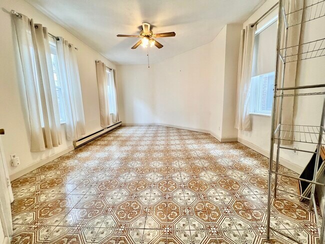Building Photo - 84 N Margin St