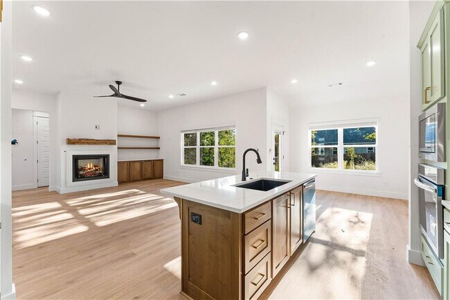 Building Photo - 2 Kolman Ln