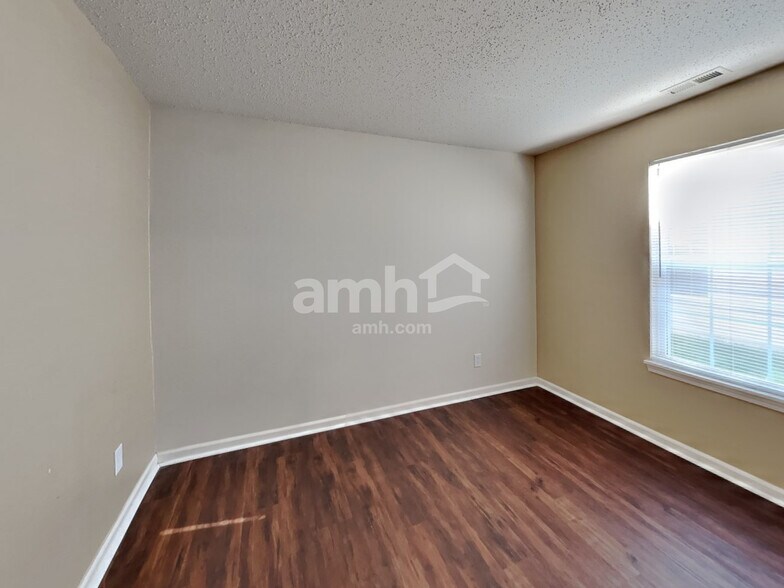 Building Photo - 9734 Thomas Ln