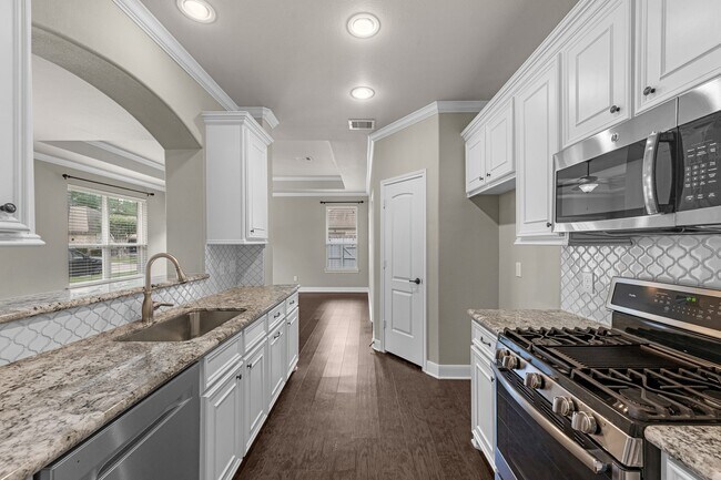 Building Photo - 2034 Que Manor Dr