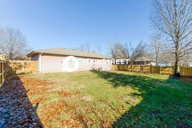 Building Photo - 3 Bedroom Pet-Friendly Home in Pleasant Hi...