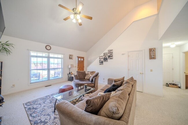 Building Photo - 474 Diana Ct