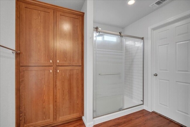 Building Photo - 8071 Weeping Willow Ln