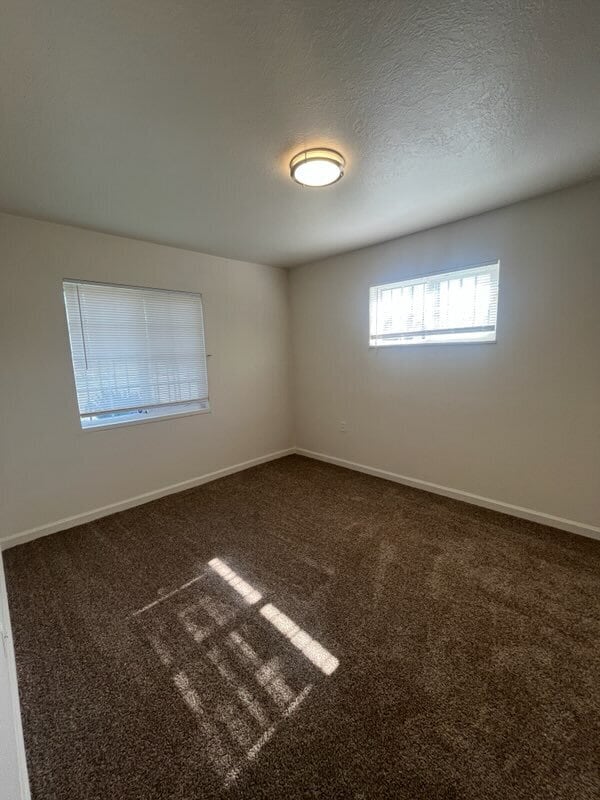 Building Photo - 5 Bedroom 2 bath home Available now