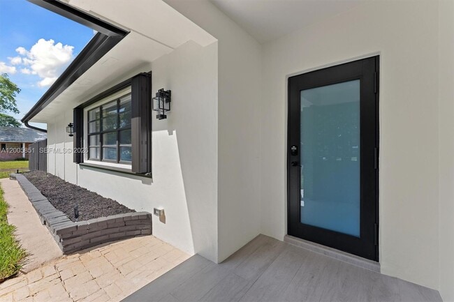 Building Photo - 401 SW 63rd Terrace
