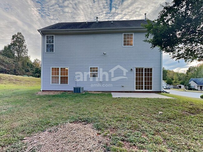 Building Photo - 606 3 Oaks Dr