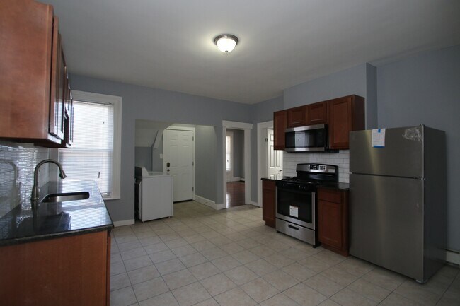 Building Photo - 273 Lloyd St