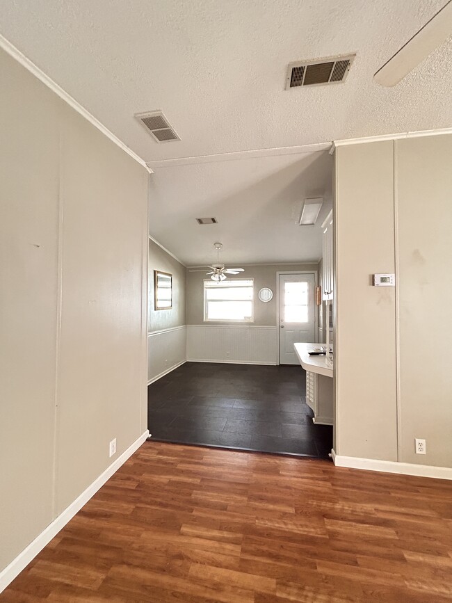 Building Photo - 38816 Bronco Dr