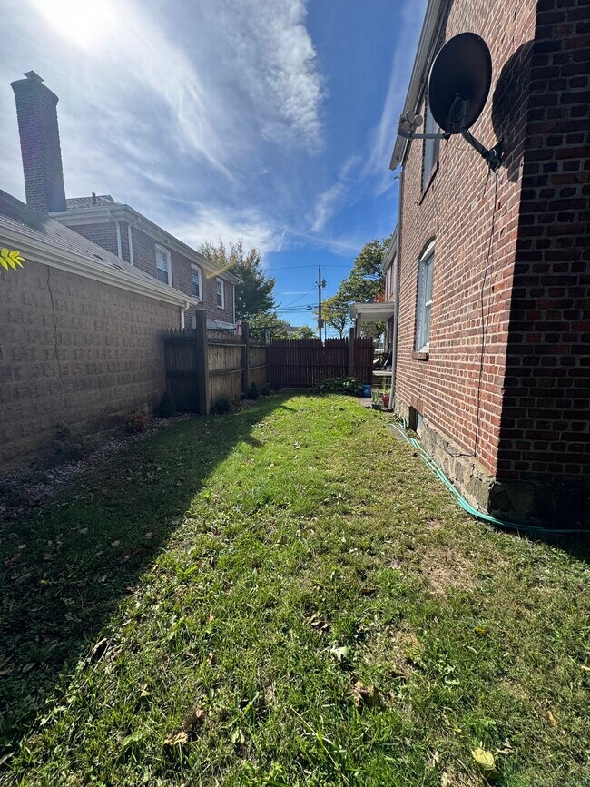 Building Photo - 677 Boston Ave