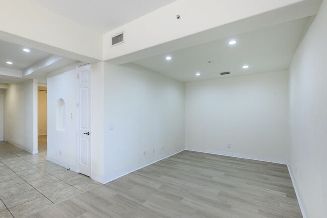 Building Photo - Luxury Waterfront Living with Deeded Dock – Punta Gorda Isles