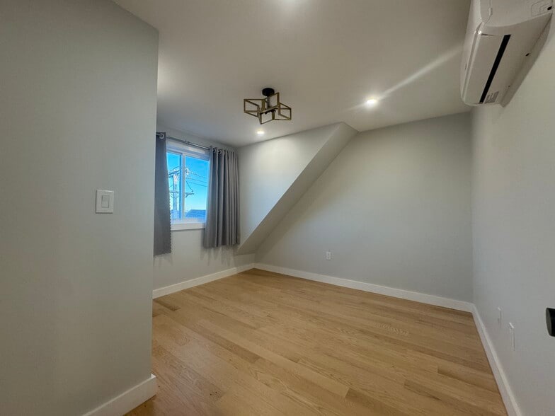 Building Photo - 12 Sewall Ave