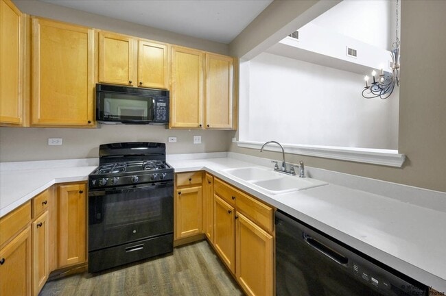 Building Photo - 2571 Hillsboro Blvd