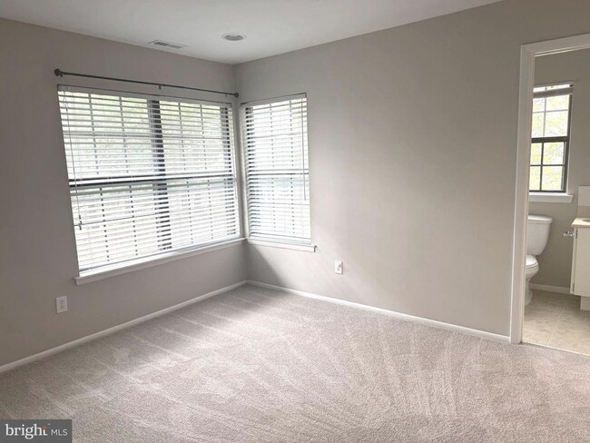 Building Photo - 258 Barclay Ct