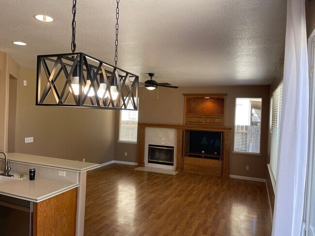 Building Photo - Fresh and Modern 4-Bedroom Home