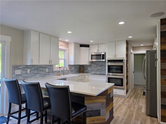 Building Photo - 1245 Meadow Woods Dr