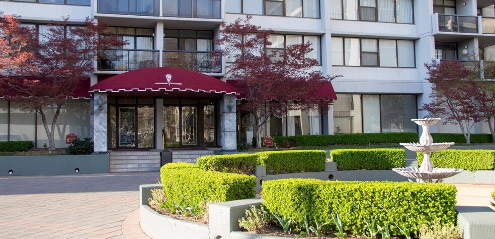 Building Photo - 410 W 7th St #1521