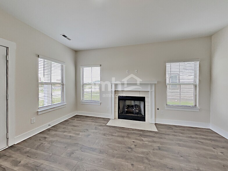 Building Photo - 5141 Jack Byrnes Dr